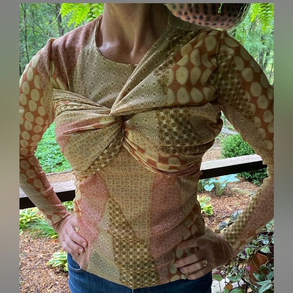 Sheer Mesh Twist Front Top- Sz Small - Picture 3 of 3